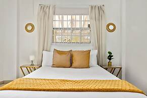 Cozy Central 4br3ba Home w Pvt Pool Largegarden