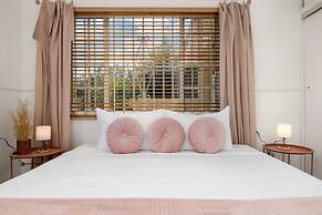 Cozy Central 4br3ba Home w Pvt Pool Largegarden