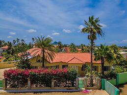 Cozy Central 4br3ba Home w Pvt Pool Largegarden