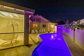 Cozy Central 4br3ba Home w Pvt Pool Largegarden