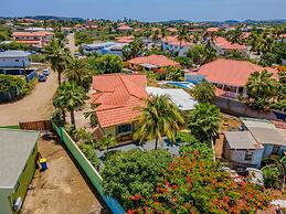 Cozy Central 4br3ba Home w Pvt Pool Largegarden