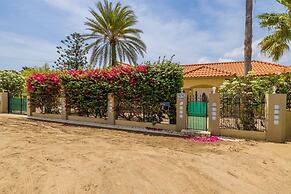 Cozy Central 4br3ba Home w Pvt Pool Largegarden