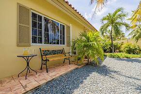 Cozy Central 4br3ba Home w Pvt Pool Largegarden