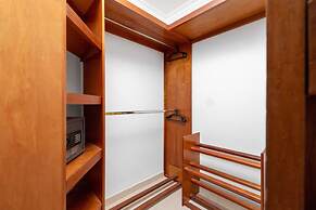 Cozy Central 4br3ba Home w Pvt Pool Largegarden