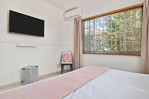 Cozy Central 4br3ba Home w Pvt Pool Largegarden