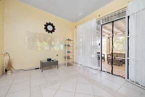 Cozy Central 4br3ba Home w Pvt Pool Largegarden