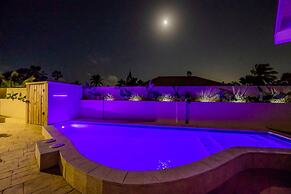 Cozy Central 4br3ba Home w Pvt Pool Largegarden