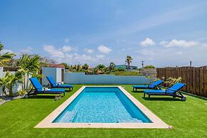 2BR Countryside Home w Sea Views Private Pool