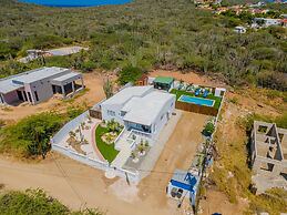 2BR Countryside Home w Sea Views Private Pool