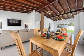 2BR Countryside Home w Sea Views Private Pool