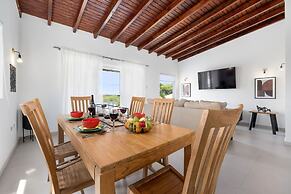 2BR Countryside Home w Sea Views Private Pool