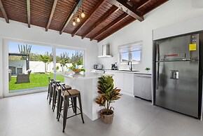 2BR Countryside Home w Sea Views Private Pool