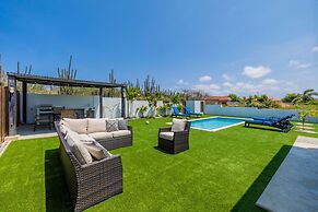 2BR Countryside Home w Sea Views Private Pool