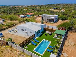 2BR Countryside Home w Sea Views Private Pool