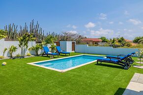 2BR Countryside Home w Sea Views Private Pool