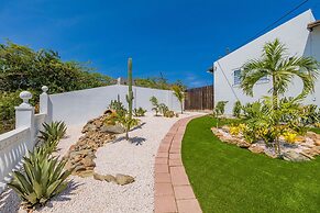 2BR Countryside Home w Sea Views Private Pool