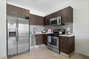 1br1ba Condo in Amazing Location w Pool and GYM