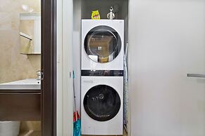 1br1ba Condo in Amazing Location w Pool and GYM