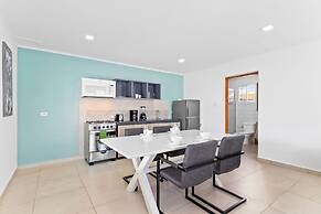 Brand NEW Central Modern Ground Studio With Pool