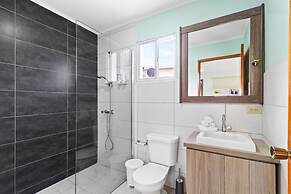 Brand NEW Central Modern Ground Studio With Pool