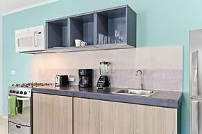 Brand NEW Central Modern Ground Studio With Pool