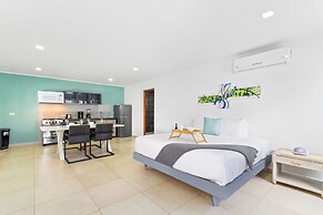 Brand NEW Central Modern Ground Studio With Pool