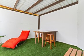 Brand NEW Central Modern Ground Studio With Pool