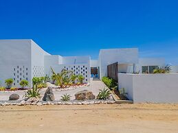 3BR 3BA Newly Built w Private Pool 5 min 2 Beach