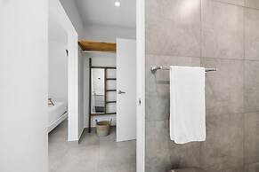 3BR 3BA Newly Built w Private Pool 5 min 2 Beach