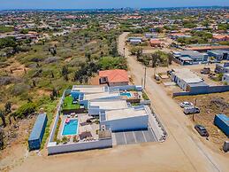 3BR 3BA Newly Built w Private Pool 5 min 2 Beach