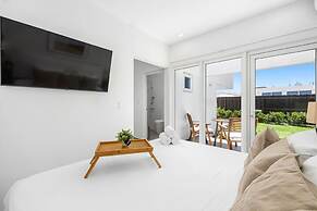 3BR 3BA Newly Built w Private Pool 5 min 2 Beach