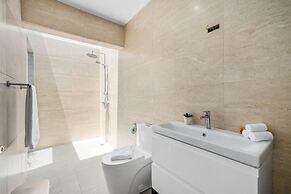 3BR 3BA Newly Built w Private Pool 5 min 2 Beach