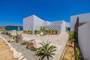 3BR 3BA Newly Built w Private Pool 5 min 2 Beach