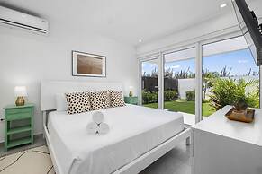 3BR 3BA Newly Built w Private Pool 5 min 2 Beach