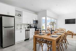 3BR 3BA Newly Built w Private Pool 5 min 2 Beach