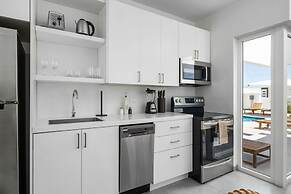 3BR 3BA Newly Built w Private Pool 5 min 2 Beach