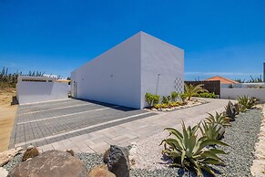 3BR 3BA Newly Built w Private Pool 5 min 2 Beach