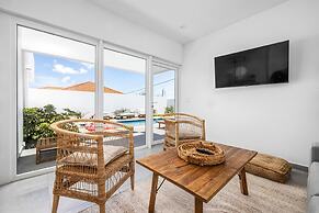 3BR 3BA Newly Built w Private Pool 5 min 2 Beach