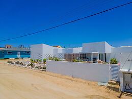 3BR 3BA Newly Built w Private Pool 5 min 2 Beach