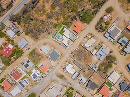 3BR 3BA Newly Built w Private Pool 5 min 2 Beach