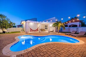 Beautiful 3br2ba Amazing Location w Private Pool