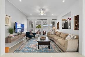 Beautiful 3br2ba Amazing Location w Private Pool