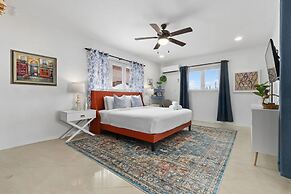 Beautiful 3br2ba Amazing Location w Private Pool