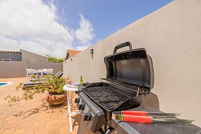 Beautiful 3br2ba Amazing Location w Private Pool