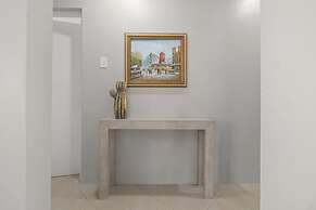 Beautiful 3br2ba Amazing Location w Private Pool