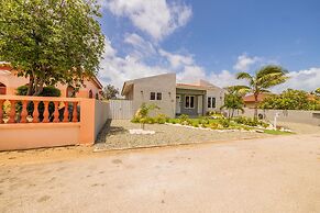 Beautiful 3br2ba Amazing Location w Private Pool