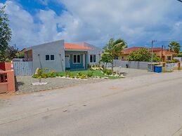 Beautiful 3br2ba Amazing Location w Private Pool