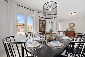 Beautiful 3br2ba Amazing Location w Private Pool