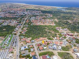 Beautiful 3br2ba Amazing Location w Private Pool