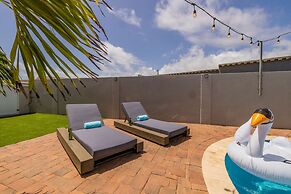 Beautiful 3br2ba Amazing Location w Private Pool